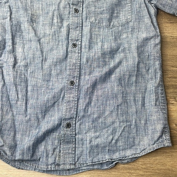 Old Navy Boys Chambray Denim Short Sleeve Button Down Shirt, size Large 10-12 - Picture 4 of 7
